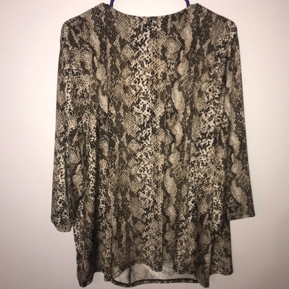 Plus size shirt - Picture 2 of 4